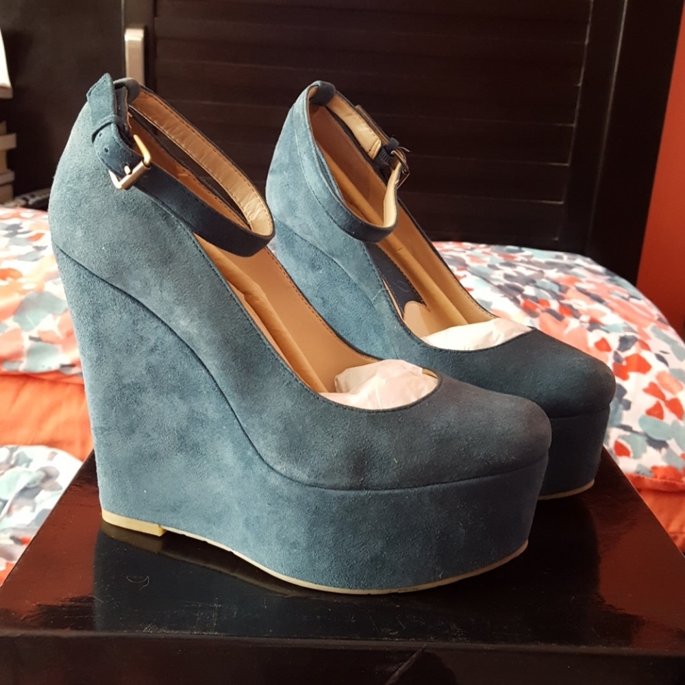 Platform wedge shoes with ankle strap